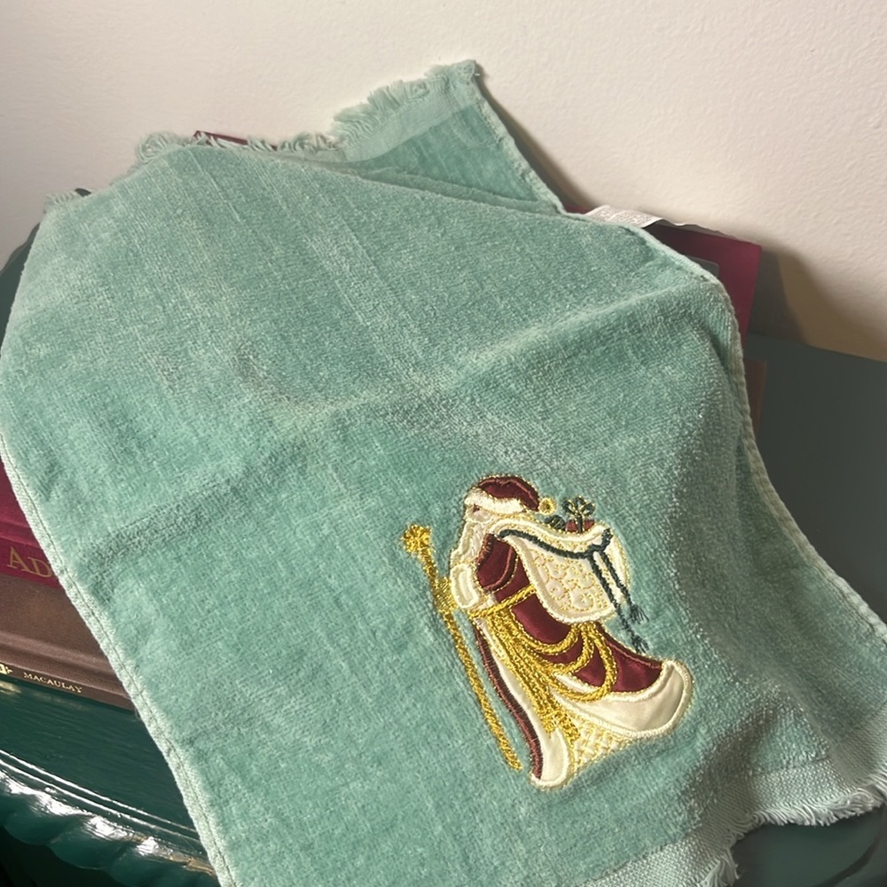 Vintage 1990s Christmas Velvet Green Embroidered Santa Claus Towels Set of 3 - Picture 11 of 14